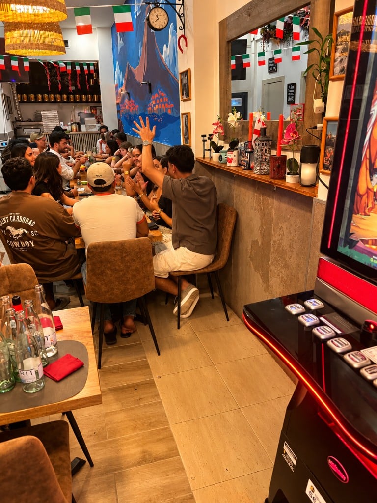 Brindis en la mesa
