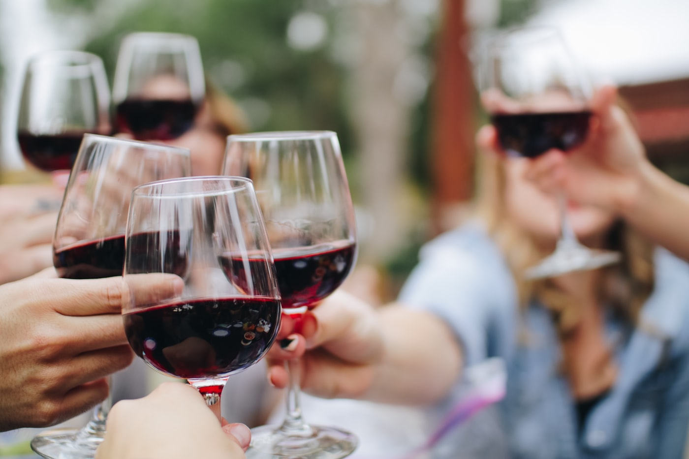 Brindis en la mesa